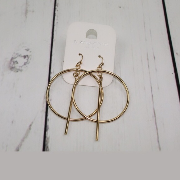 🌈4/$15 Gold Hoop earrings. - Picture 4 of 4